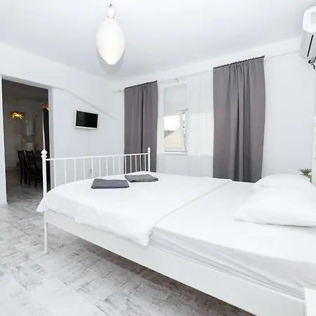 Apartament Antic *