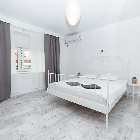 Lägenhet Antic Bukarest